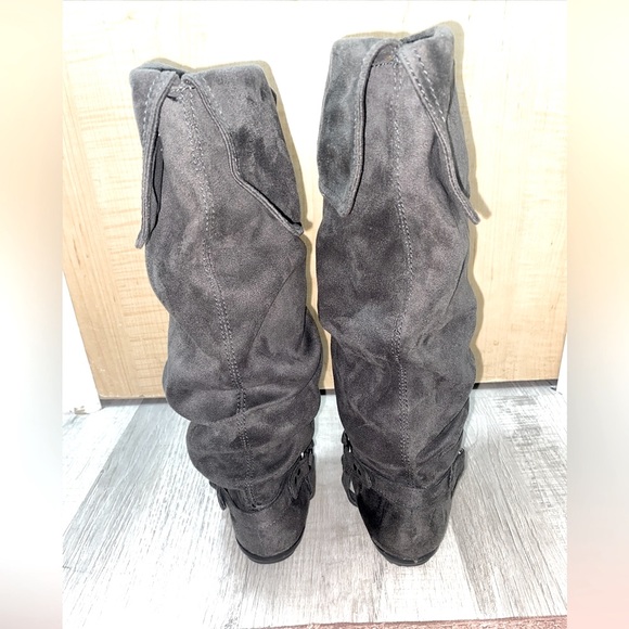 Nine West Knee-High Gray Faux-Suede Flat Heel Boots - Picture 6 of 7